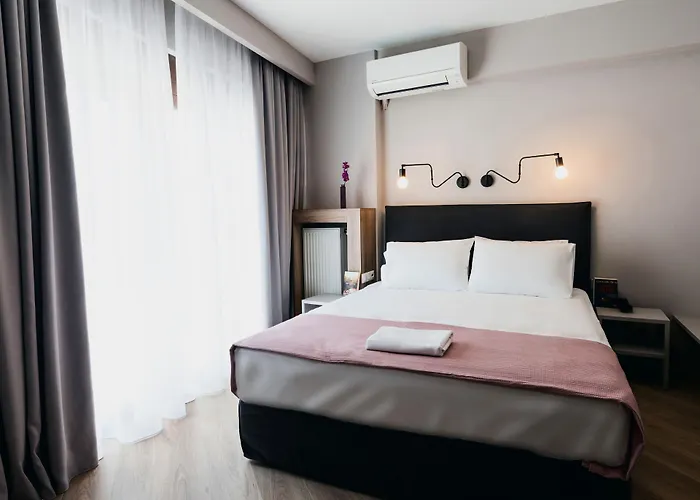 Hotel Bed In Atene